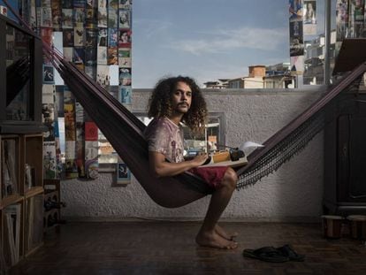 Geovani Martins, na favela na que vive, Vidigal, no Rio de Janeiro.