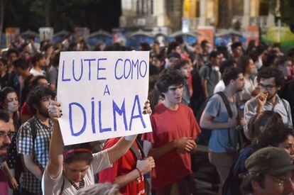 Apoiadores de Dilma Rousseff, nesta quarta em São Paulo.