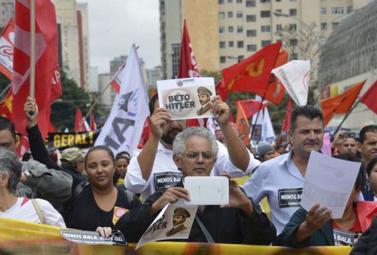 Protesto contra o Governo do PR nesta terça.