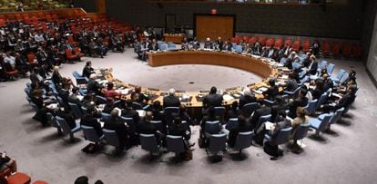 Os embaixadores do Conselho de Segurança da ONU durante a reunião de urgência sobre a Ucrânia.