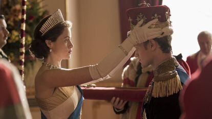 Claire Foy e Matt Smith na segunda temporada de 'The Crown'.