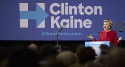 Hillary Clinton faz um comício em Kent, Ohio.