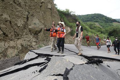 O presidente do Peru, Pedro Castillo, visita as áreas mais afetadas pelo terremoto.