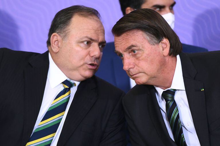 O ministro Pazuello e o presidente Bolsonaro no dia 16 de dezembro, em Brasília.