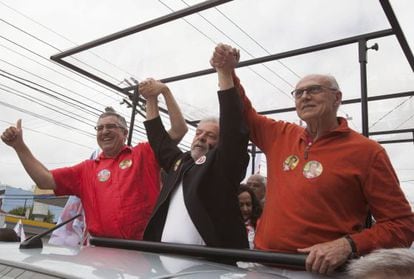 Suplicy (à direita) fez campanha ao lado de Alexandre Padilha e Lula.