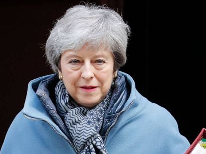 A primeira-ministra britânica Theresa May sai da sua residência oficial na última quarta-feira, 3