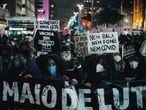 Manifestantes protestam em São Paulo em 13 de maio de 2021, data em que se celebra a Lei Áurea, para denunciar o racismo da sociedade brasileira, uma semana depois da chacina do Jacarezinho.