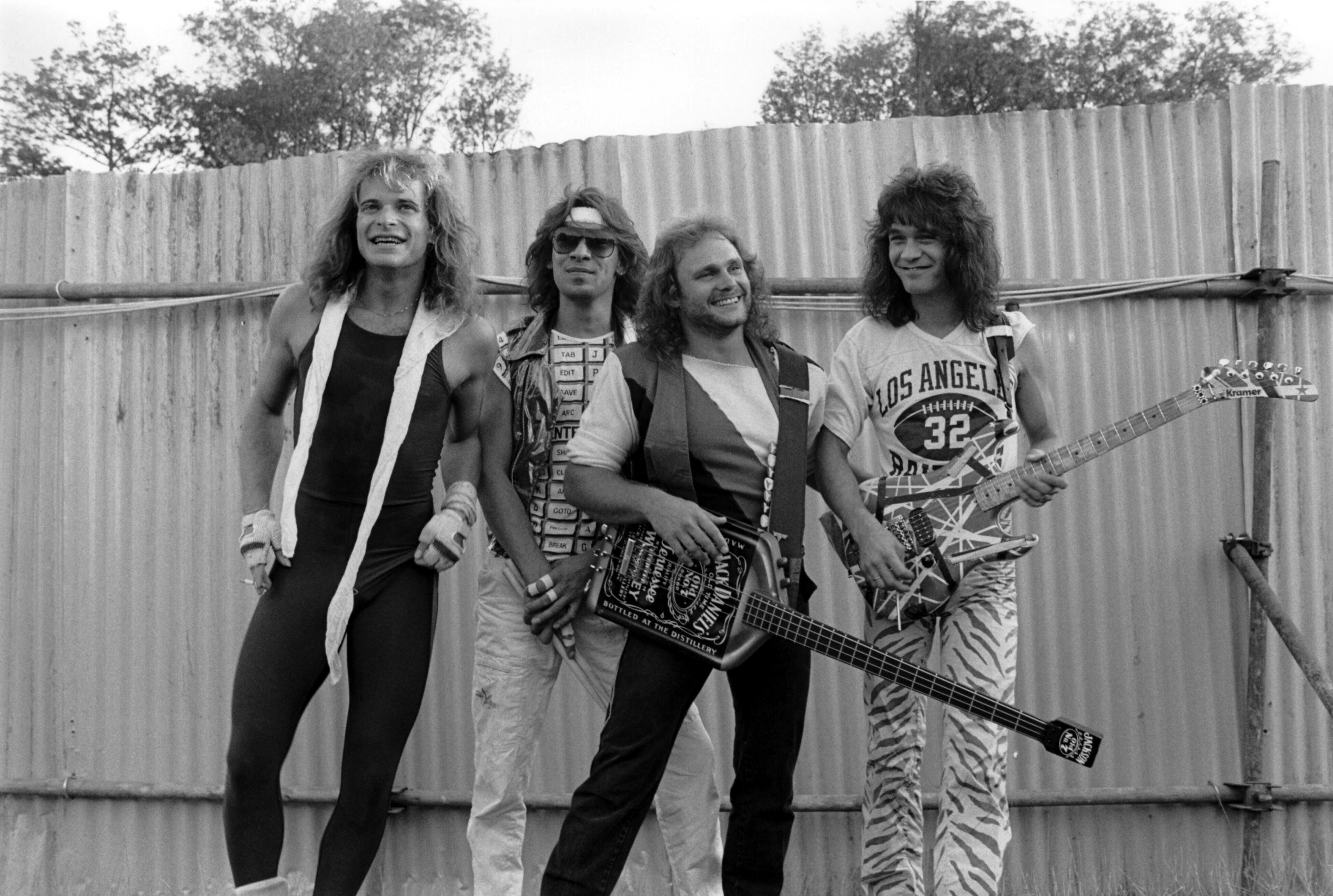 David Lee Roth (voz), Alex Van Halen (bateria), Michael Anthony (baixo) e Eddie Van Halen (guitarra). O Van Halen no início dos anos oitenta.