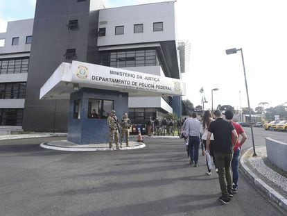 Sede da Polícia Federal em Curitiba, onde Lula está detido.