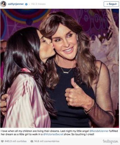 Kendall com o pai, a ativista transgênero Caitlyn Jenner, no Instagram dele.