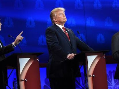 Os candidatos do partido Republicano Marco Rubio (esq.), Donald Trump e Ben Carson, durante o debate da CNBC esta semana.