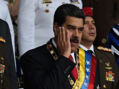 Um estrondo leva o presidente venezuelano a abandonar ato da Guarda Nacional Bolivariana. O mandatário saiu ileso do que o Governo considera um atentado. Sete militares ficaram feridos