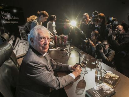 Mario Vargas Llosa durante a apresentação de 'Cinco Esquinas'.
