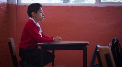 Aluno em uma escola central na Cidade do México.