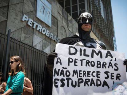 Protesto em frente a Petrobras no dia 17, no Rio.