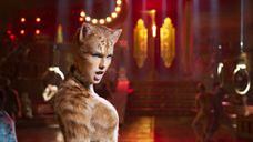 Taylor Swift, no papel da gata Bombalurina, da tribo Jellicles.