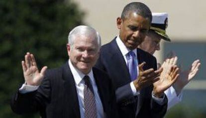 O ex-secret&aacute;rio de Defesa Robert Gates ao lado do presidente Obama, em junho de 2011.