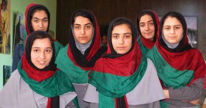 As seis integrantes da equipe afegã que iam competir no First Global Challenge.