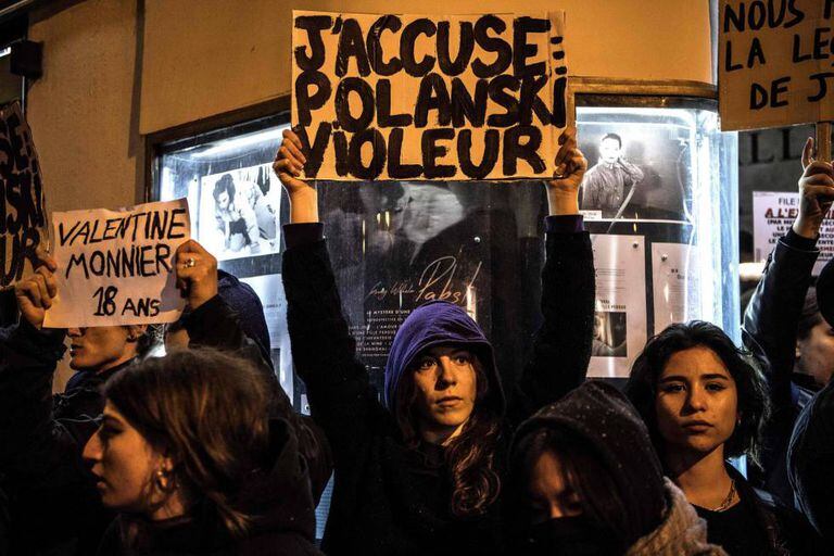 Manifestação em Paris contra Roman Polanski, depois do anúncio das 12 indicações do seu filme aos prêmios César, em novembro de 2019.
