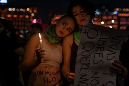 Mulheres participam de marcha contra a violência de gênero na Cidade do México.