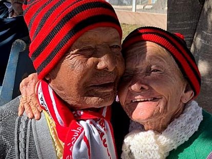 Sebastião, 94, e Ana Rosa, 76, foram infectados após surto de coronavírus.
