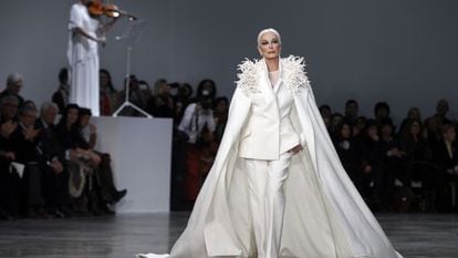 Carmen Dell' Orefice, em janeiro de 2013, em desfile de Stephane Rolland.