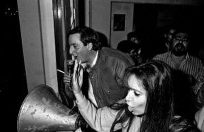Néstor Kirchner comemorando com Cristina sua vaga na Assembleia provincial de Santa Cruz Argentina, em setembro de 1989.