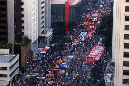Protesto na avenida Paulista contra Jair Bolsonaro.
