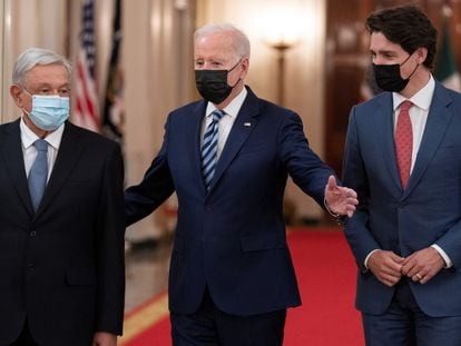 presidente de México, Andrés Manuel López Obrador, con su homólogo estadounidense, Joe Biden, y canadiense, Justin Trudeau, en la Cumbre de Líderes de América del Norte de 2021.
