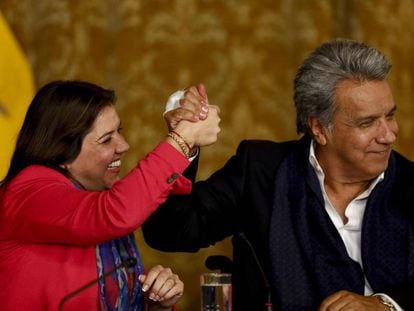 O presidente do Equador, Lenín Moreno, com sua vice, María Alejandra Vicuña, após o anúncio dos resultados da consulta.
