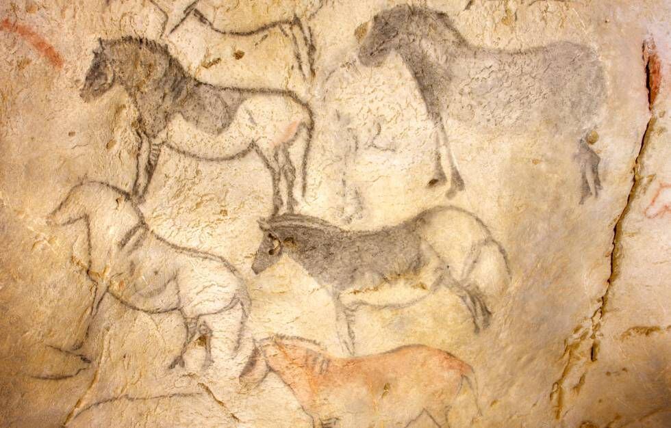 Cavalos pintados há 15.000 anos na gruta de Ekain, Guipúzcoa.