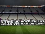 Corinthians exibe faixa de luto em clássico contra o Palmeiras.