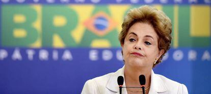 Dilma em discurso no Planalto.