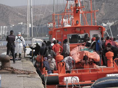 Os ocupantes de uma balsa improvisada que chegou em 2 de agosto às costas da ilha Grande Canária.