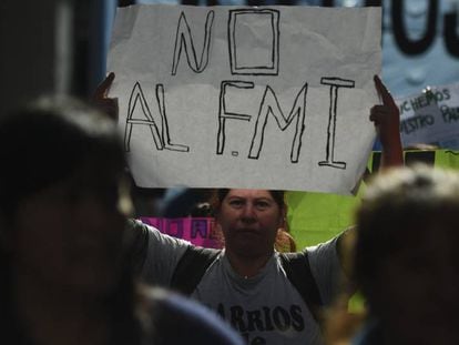 Protesto contra o FMI nesta terça-feira em Buenos Aires