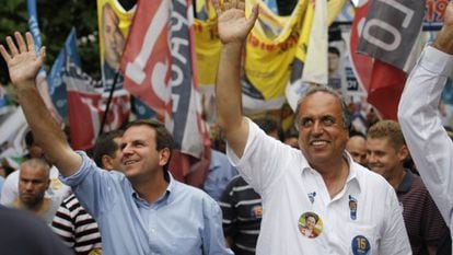 Paes e Pez&atilde;o em campanha no Rio. 