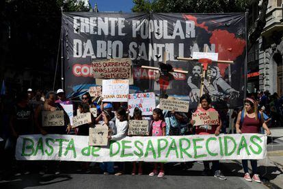 Mulheres manifestantes, nesta quinta-feira em Buenos Aires.