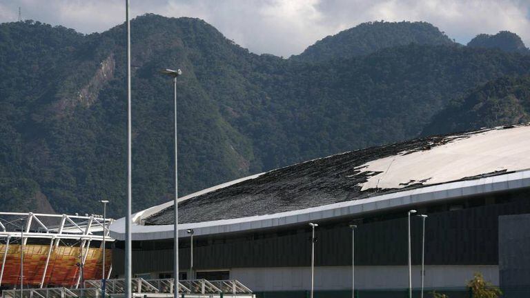 O telhado do velódromo foi parcialmente destruído pelo fogo