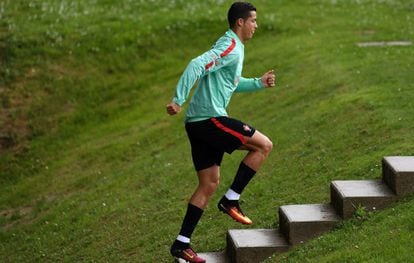 Cristiano Ronaldo durante treino de Portugal.