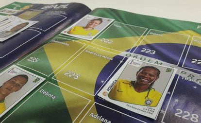 A página do Brasil no álbum da Copa feminina 2019.