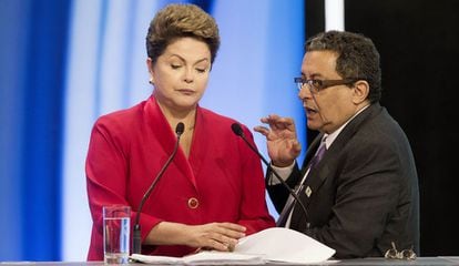 Dilma conversa com João Santana em 2014.