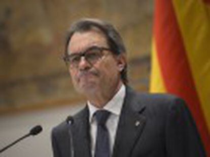 Partidos que são a favor da independência da região chegam a acordo de última hora para empossar Carles Puigdemont