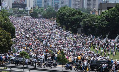Vista parcial da manifestação contra Maduro em Caracas.