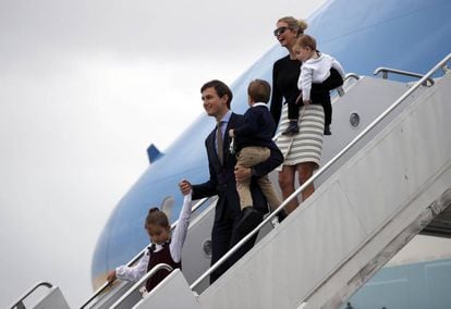 Ivanka Trump com seu marido Jared Kushner e seus três filhos.