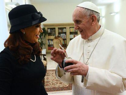 A presidenta argentina Cristina Kirchner, e o Papa, em março de 2013