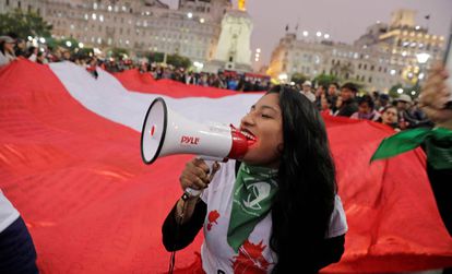 Simpatizantes do presidente de Peru, Martín Vizcarra, em protesto na última quinta-feira.