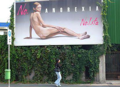 Isabelle Caro, modelo anoréxica em foto de Oliverio Toscani.