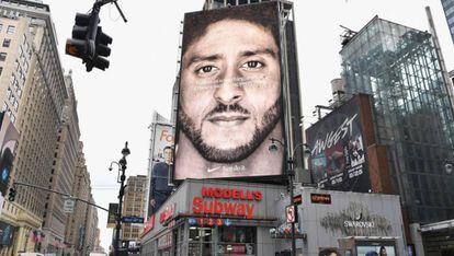 Painel publicitário de Manhattan com o anúncio de Kaepernick para a Nike