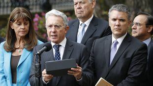 O presidente Iván Duque (à direita), com o ex-mandatário Álvaro Uribe em foto de setembro de 2019.