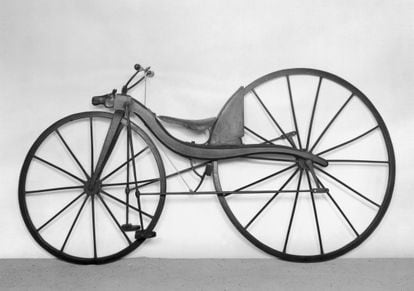 A bicicleta fabricada por MacMillan em 1839. Este modelo é de cerca de 1860